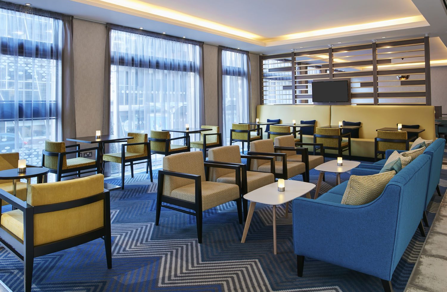 Hampton by Hilton Glasgow lounge