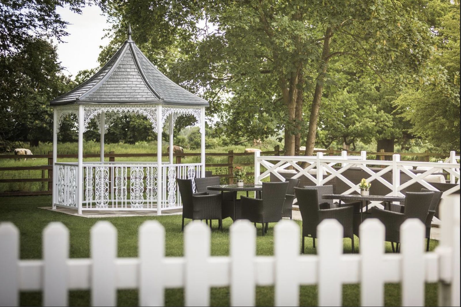 Woughton House gardens and gazebo
